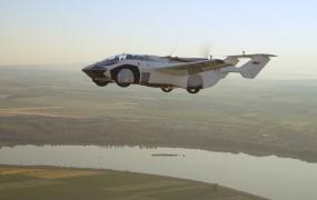 Mașina care nu rămâne niciodată blocată în trafic: costă 2 milioane euro și devine avion în 2 minute