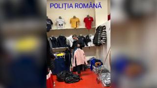 Acțiune în forță a polițiștilor în centre comerciale din Dragonul Roșu. Polițiștii au ridicat 5.000 de saci de produse contrafăcute