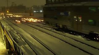 Pe o cale ferată din Chicago, trenurile par să se deplaseze pe şine cuprinse de flăcări