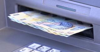 Salariul minim în România acoperă doar jumătate din valoarea coşului de consum. ”Asigură doar un trai de supravieţuire de la o lună la alta”