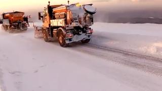 Jumătate din ţară a fost sub avertizări cod portocaliu şi galben de viscol. Vremea a pus la încercare autorităţi şi localnici deopotrivă