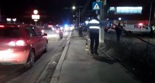 Un australian a spulberat un tânăr pe o stradă din Cluj, apoi s-a înfipt cu mașina într-o farmacie