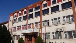 Directoarea unui liceu din Mangalia, suspendată din funcţie după ce a implementat "taxa pe xerox": "Învăţământul e gratuit din alte puncte de vedere"