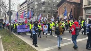 Protestul poliţiştilor, supravegheat de jandarmi. S-a depăşit numărul total de participanţi: oamenii legii vor salarii mărite