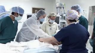 Şansa la viaţă a unui băieţel cu inima bolnavă, refuzată de spitale din 3 ţări. Motivul: părinţii nu sunt vaccinaţi anti-COVID