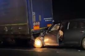 Bărbat de 68 de ani, în stare gravă, după ce a ajuns cu maşina sub un TIR, pe drumul dintre Remetea Mare şi Timişoara