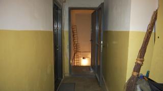 Un bucureștean a scos la vânzare o garsonieră dotată cu "buncăr", în caz de război