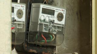 Mai mulţi suceveni s-au trezit mutaţi peste noapte la alt furnizor de gaze şi electricitate: "Am văzut că pe contract este semnătura falsă"