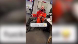 Poştaş din Londra, drogat fără să ştie după ce a mâncat prăjituri dintr-un colet nerevendicat. Ingredientul principal: canabisul