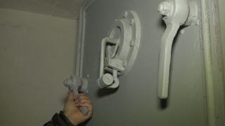 Buncărul antiaerian de sub Casa de Cultură din Hunedoara, în renovare. Poate adăposti sute de oameni, dar cei mai mulţi localnici nu ştiu de existenţa lui