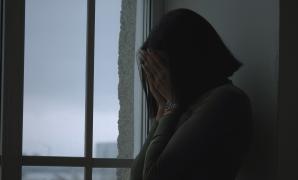 Văduvă cu 2 copii din București, lăsată fără aproape 300.000 de euro de către un "spion" care i-a promis viața perfectă