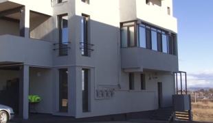 Un dezvoltator imobiliar și câțiva angajați ai Primăriei Pitești, anchetaţi după ce două blocuri au fost ridicate ilegal pe aceeaşi stradă