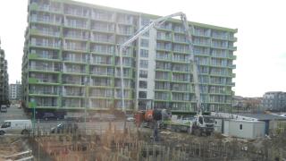 Preot din Constanța, acuzat că ridică ilegal un bloc cu 7 etaje pe litoral, în Mamaia Nord-Năvodari. Lucrările sunt în toi pe șantier