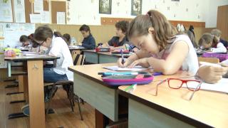 Structura anului școlar 2022-2023: mai multe vacanţe pentru elevi. Cine e cel mai avantajat de propunere