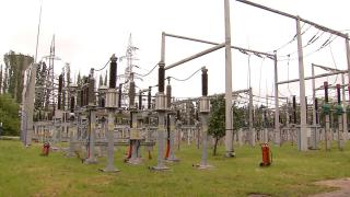 Românii ameninţaţi din nou de facturi uriaşe la curent. Guvernanţii plănuiesc o nouă măsură, criticată însă de specialişti