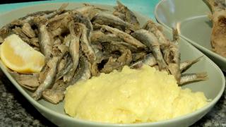 Scumpirile aduc scumpiri! Cât a ajuns să coste o porţie de hamsii cu cartofi prăjiţi la cherhanalele de la malul mării