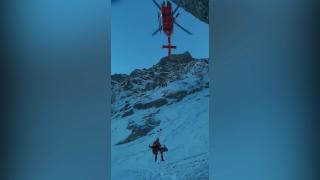 O alpinistă a fost salvată după ce a căzut în gol de la 250 de metri, în Munţii Bucegi