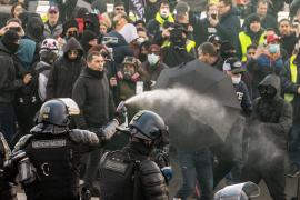 Protest de proporții în Paris, inspirat de "Convoiul Libertății". Manifestanții nu mai vor restricții: "Ne sunt încălcate drepturile"