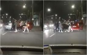 O tamponare în Argeş s-a lăsat cu bătăie: Mai mulţi tineri şi-au împărţit pumni şi picioare în trafic