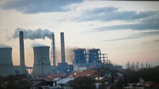 Încălzire cu preţul sănătăţii. Craiovenii nu mai ies pe stradă din cauza poluării de la CET dar autorităţile dau vina pe vânt