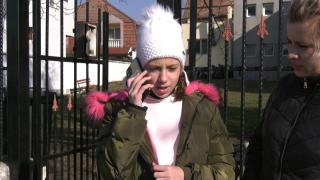 Şi-a învins emoţiile şi a salvat o viaţă. Povestea fetiţei din Oradea care a sunat la 112 pentru a-şi ajuta fratele