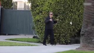 Un clip cu celebrul Al Pacino dansând pe străzile din Beverly Hills a devenit viral. Actorul e într-o formă de invidiat la 81 de ani