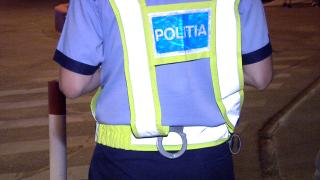 Un om al străzii din Brăila a atacat un jandarm şi un poliţist pe stradă cu o substanţă chimică. Bărbatul a fost arestat pentru 30 de zile