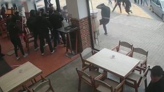 Ultraşii lui UTA şi Dinamo, bătaie cu bâte înainte de meciul din Liga I. Un local a fost devastat