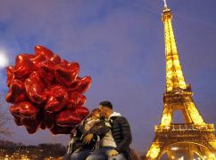 Turnul Eiffel, martorul celor mai frumoase declaraţii de dragoste de Valentine's Day. Zi magică la Paris