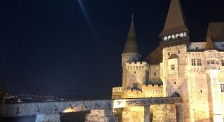 Cel mai spectaculos turn al Castelului Corvinilor a fost redeschis pentru public. Reacția turiștilor: A fost foarte special pentru mine şi prietenii mei