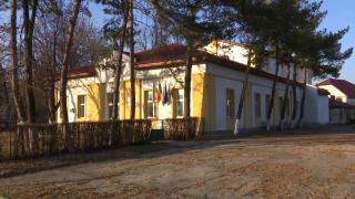 Un profesor de desen din Iaşi şi-a abuzat propria elevă, după curs. Fata este consiliată acum pshihologic