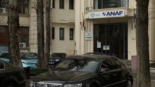 Doi inspectori ANAF din Bucureşti, prinşi în flagrant în timp ce lua mită. Au cerut 10.000 de euro de la 3 oameni de afaceri