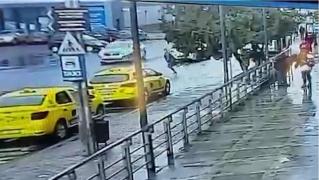 Încă un copil lovit pe trecere de maşina de Poliţie: s-a întâmplat în Bacău. Reacţia martorilor: "În şocul meu, am urât poliţiştii vreo 5 minute"