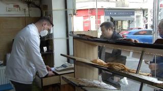 Piaţa muncii, în derivă. Tinerii care vor să muncească pleacă din ţară: "O fată a venit o zi şi mi-a zis că mai bine ia ajutorul social decât să vină la muncă"