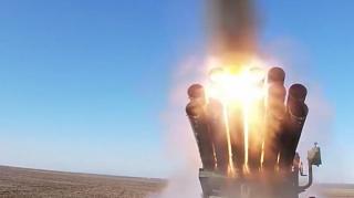 Situaţia din Ucraina devine tot mai tensionată: românii sfătuiţi să plece repede din ţară. Mircea Geoană: "Cu pistolul la tâmplă, nu e negociere"