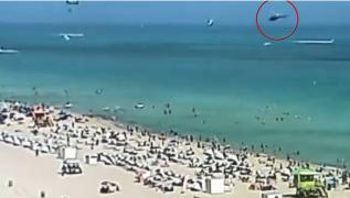 Momentul în care un elicopter se prăbușește lângă turiști, în Atlantic, la câțiva metri de malul plajei din Miami