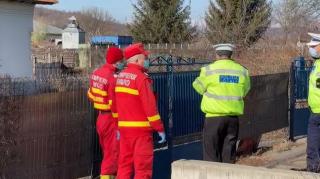 Un bătrân din Argeș a murit carbonizat în grădina casei. Fata lui a încercat în zadar să-l salveze