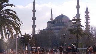 Industria de peste un miliard de euro a Turciei, susţinută cu bani grei de români. Cât costă o operaţie de implant de păr în Istanbul