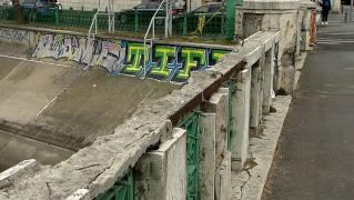 Malurile Dâmboviţei, risc ridicat pentru centrul Capitalei: "Dacă se va surpa, va fi jale! Jale, jale! Va fi nenorocire aici"