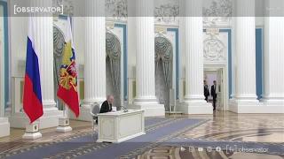 Sceneta jucată de Vladimir Putin la ședința pentru a decide soarta Ucrainei. Și-a ținut oficialii la 20 de metri distanță