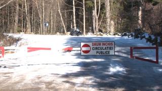 Cine este șoferul care a tăiat cu flexul bariera de la cota 1400 din Sinaia. Primăria, acuzată că închide intenționat drumul