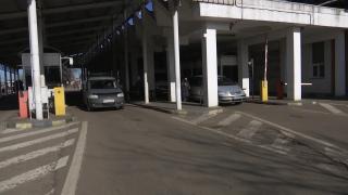 Ucrainenii care au trecut astăzi granița în România au venit la cumpărături sau în vizită. Momentan nu se gândesc la un eventual război