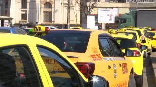 Noile reguli ale Aeroportului din Iași i-au speriat pe taximetriști. Doar opt șoferi mai sunt dornici să ia curse de acolo