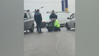 O poliţistă din Argeş care dirija circulaţia, lovită de o maşină în trafic