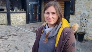 Doi turiști au fugit pe jos din Ucraina, în România, din calea războiului: ”Oamenii sunt speriați, drumurile sunt blocate”