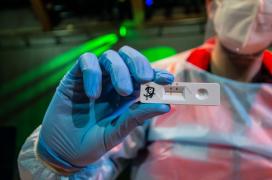 Valul Omicron se apropie de final. Când ar putea fi eliminate toate restricțiile