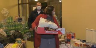 Mobilizare fără precedent. Românii îi aşteaptă pe refugiații ucraineni cu alimente, haine și medicamente. "Pentru că azi sunt ei, mâine suntem noi"