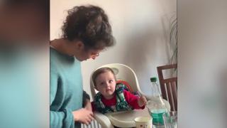 O mamă a sărbătorit ziua băieţelului ei de 1 an cu o familie din România, după ce a fugit de războiul din Ucraina: "Ceva în inimă s-a schimbat"