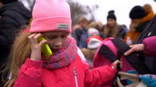 Tot mai multe familii de ucraineni ajung în Vama Siret. Autorităţile au urgentat procesarea documentelor ca să reducă timpul de aşteptare