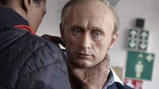Muzeul de ceară din Paris a înlăturat statuia lui Putin. Capul, ascuns într-o cutie: ''Nu am reprezentat vreodată dictatori''